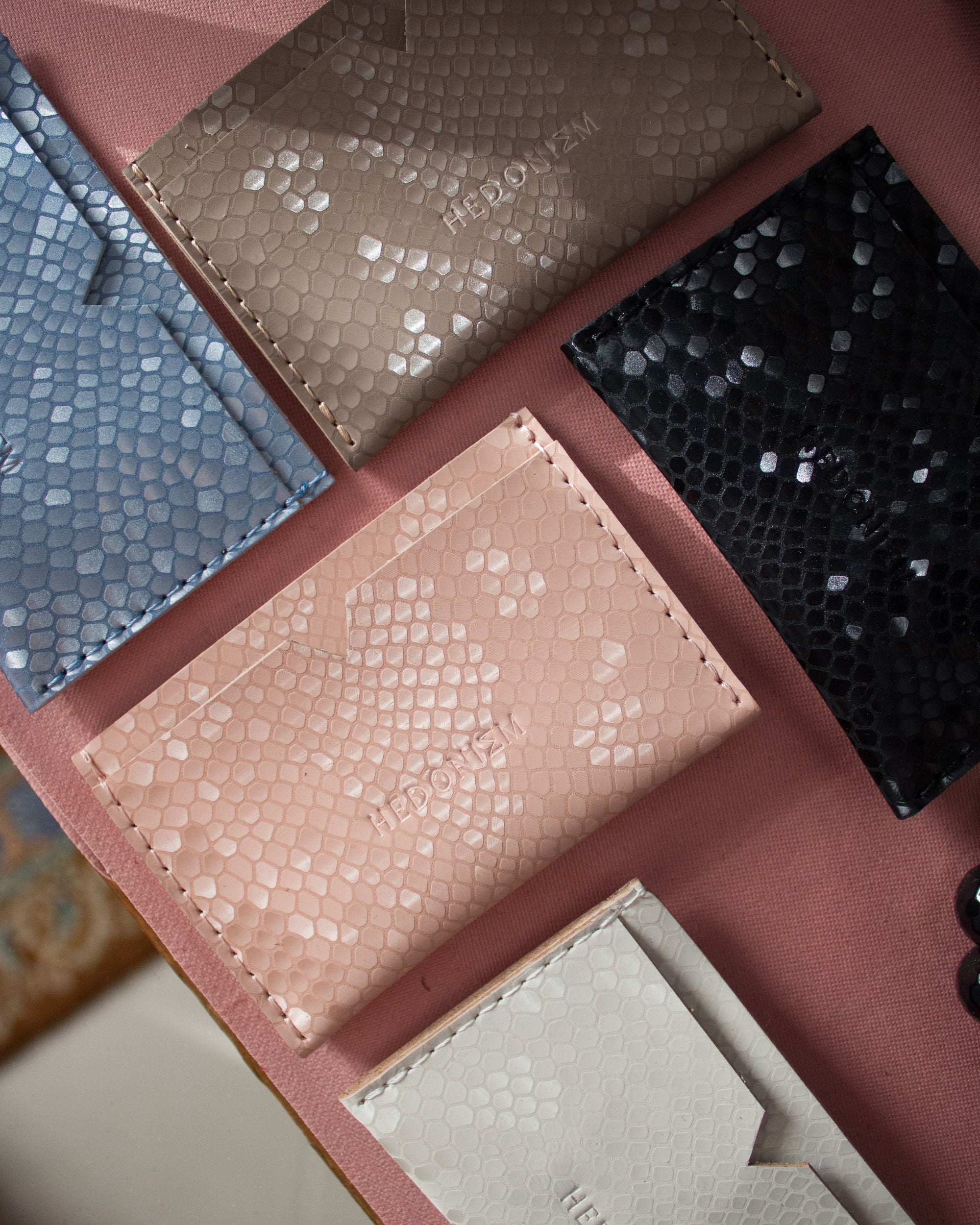 Cardholder "V"