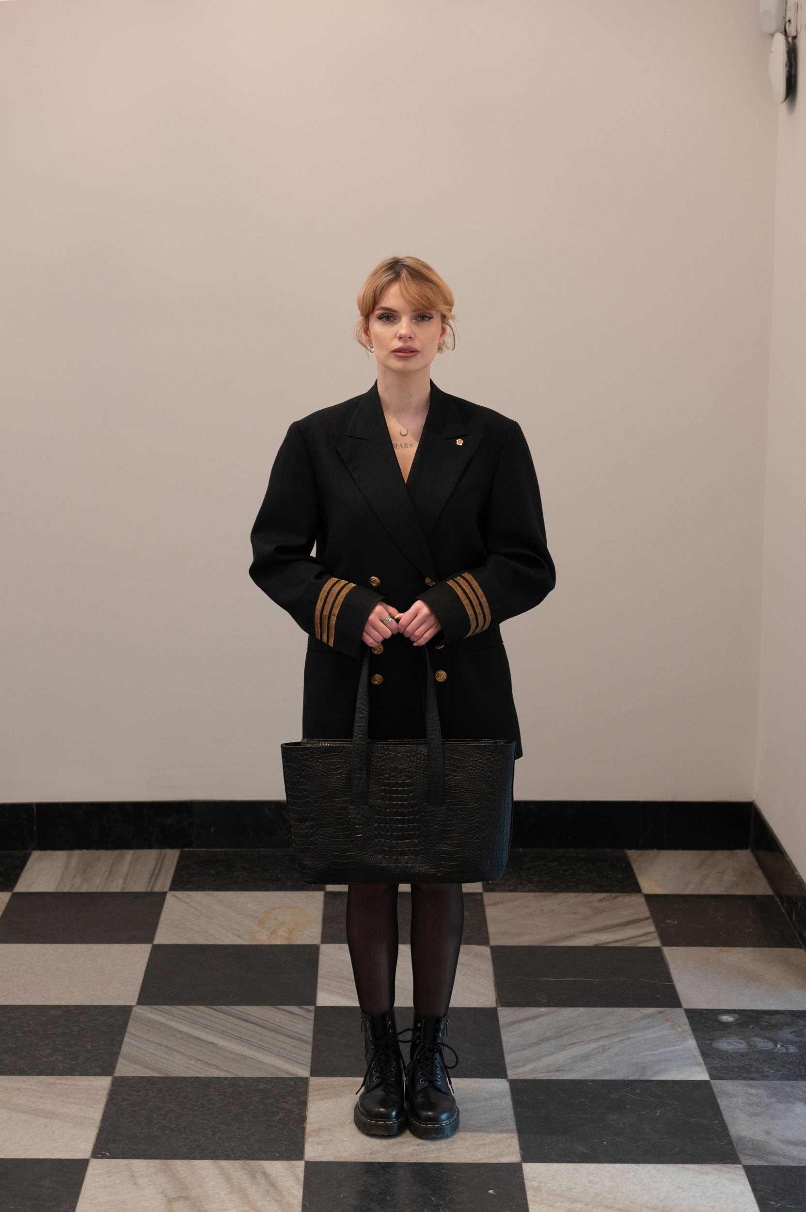 "Mimi" shopper with laptop pocket, 35 cm width. Crocodile-embossed cowhide