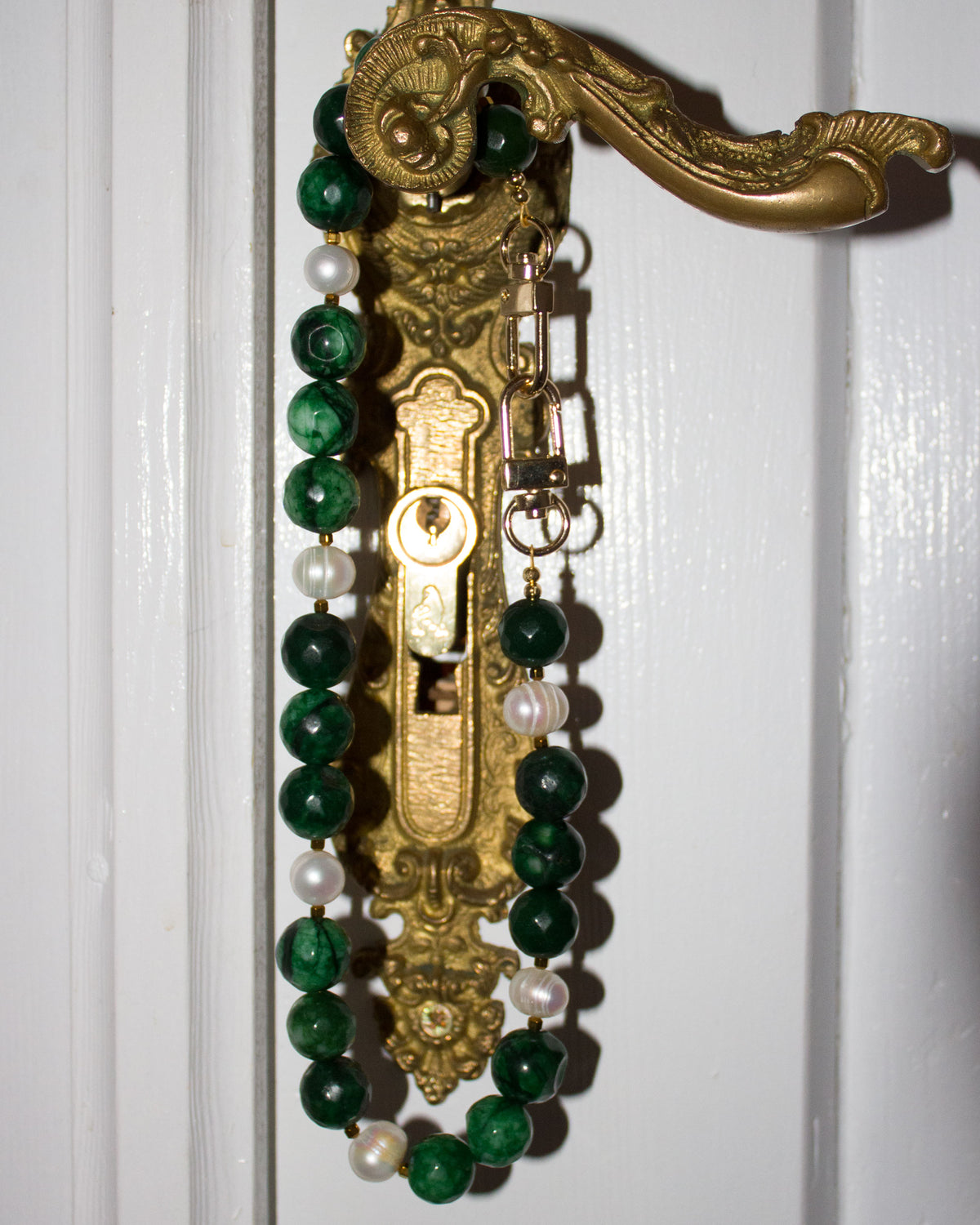 Zielony fasetowany jaspis, kremowe perły słodkowodne, złoty fasetowany hematyt. Edycja Limitowana