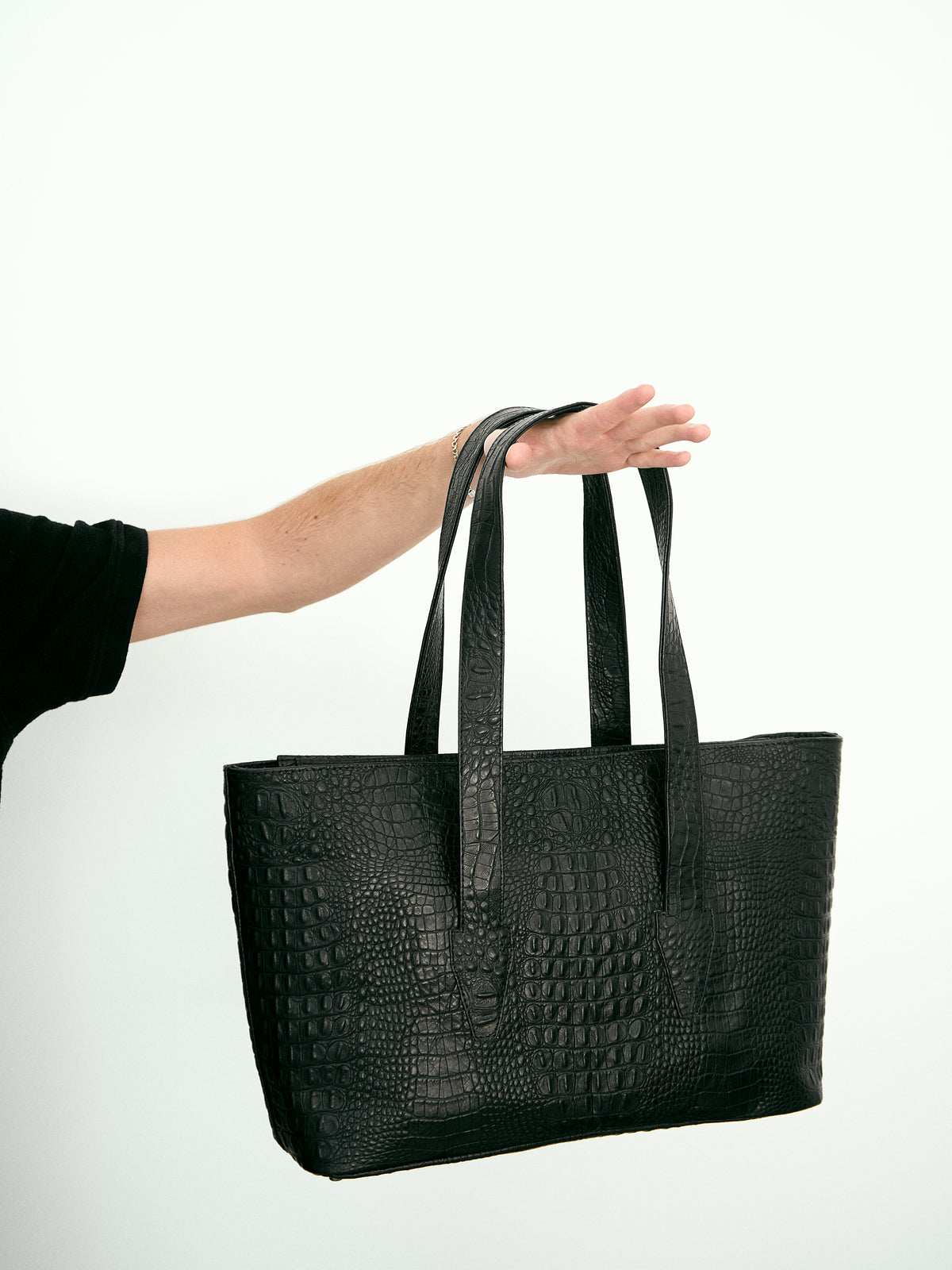 "Mimi" shopper z kieszenią na laptopa, szerokość 35 cm. Bydlęca skóra tłoczona na krokodyla